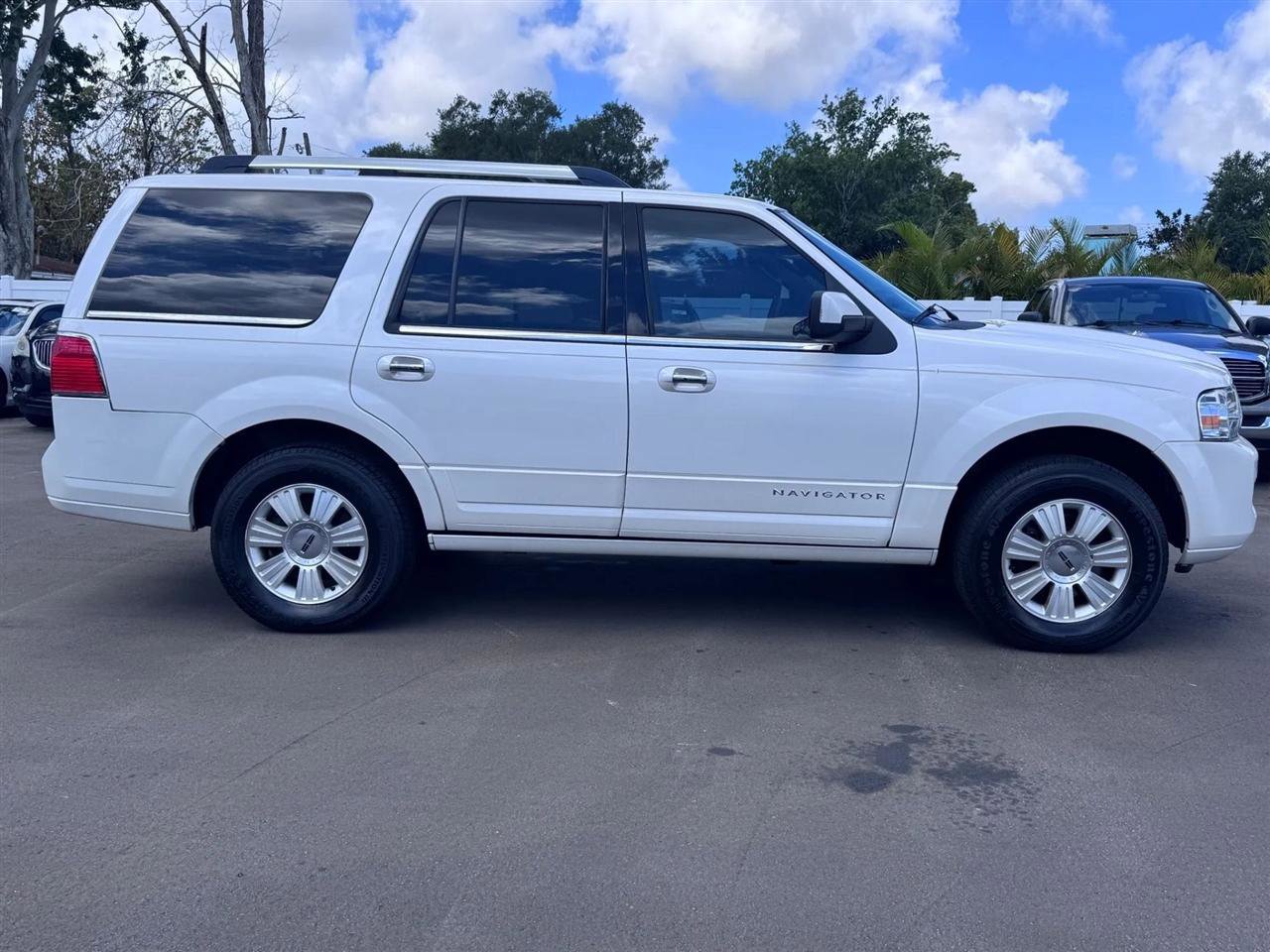 Used 2014 Lincoln Navigator 4WD w/ Equipment Group 101A image 6