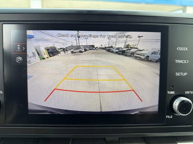 Used 2023 Kia Carnival LX FWD image 19