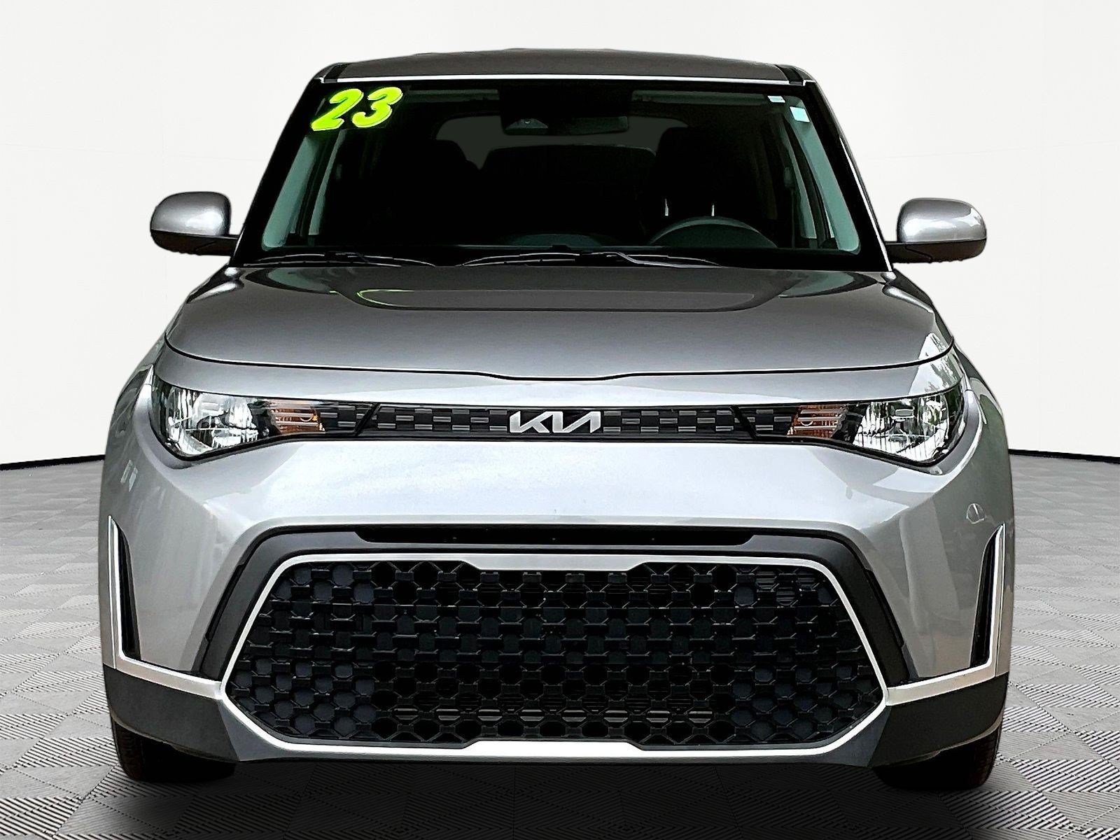 Used 2023 Kia Soul LX FWD image 2