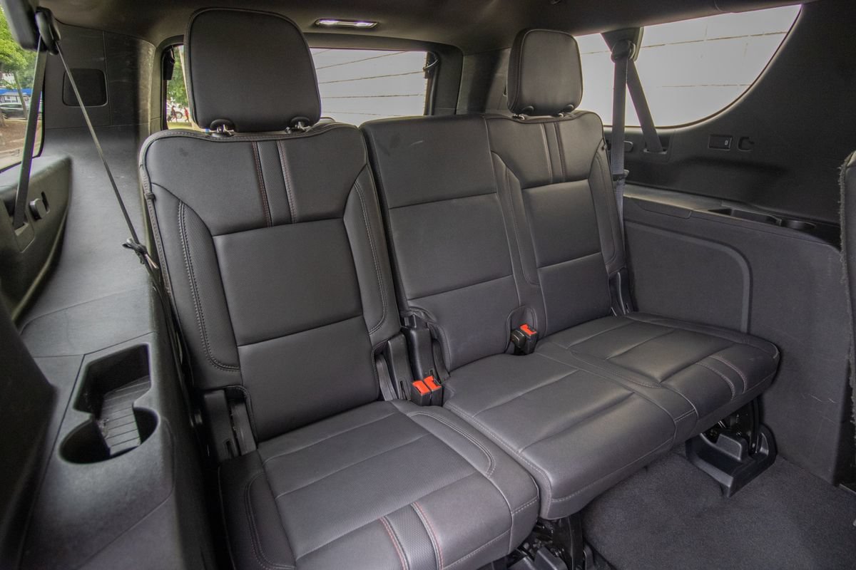 Used 2022 Chevrolet Suburban RST w/ Luxury Package AWD/4WD image 20