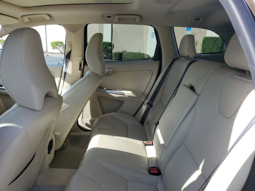 Used 2015 Volvo XC60 T5 w/ Proximity Package image 19