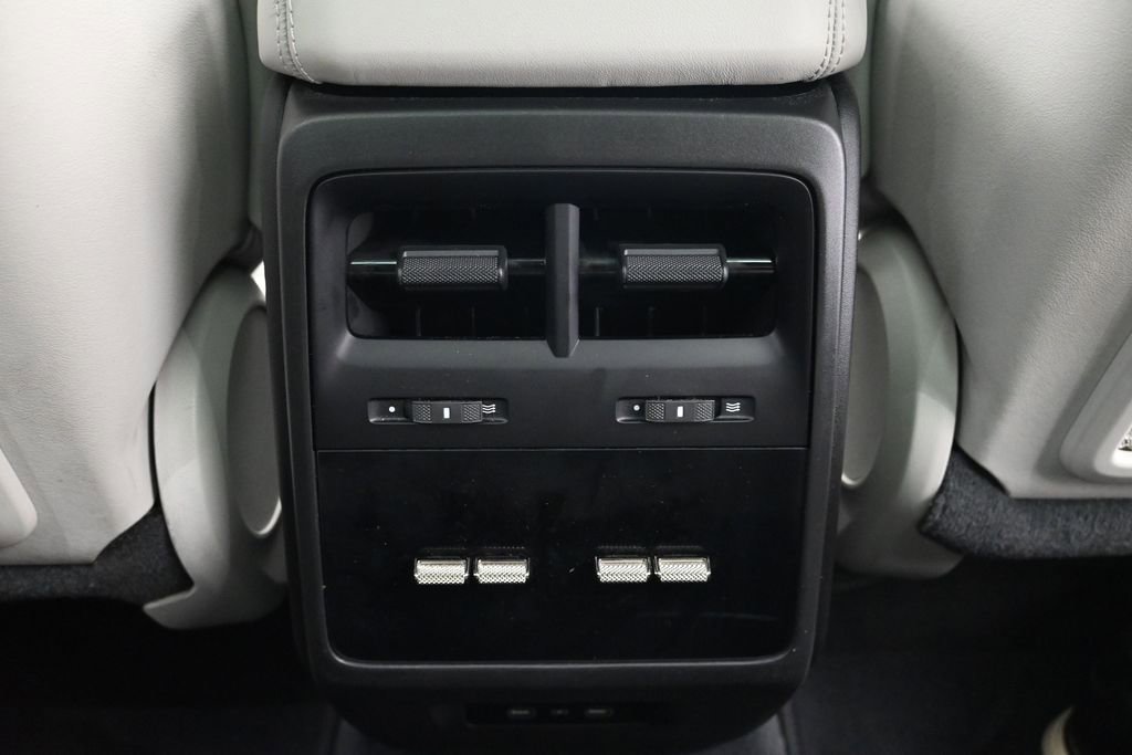 Certified 2024 Porsche Macan Turbo Electric AWD/4WD image 8