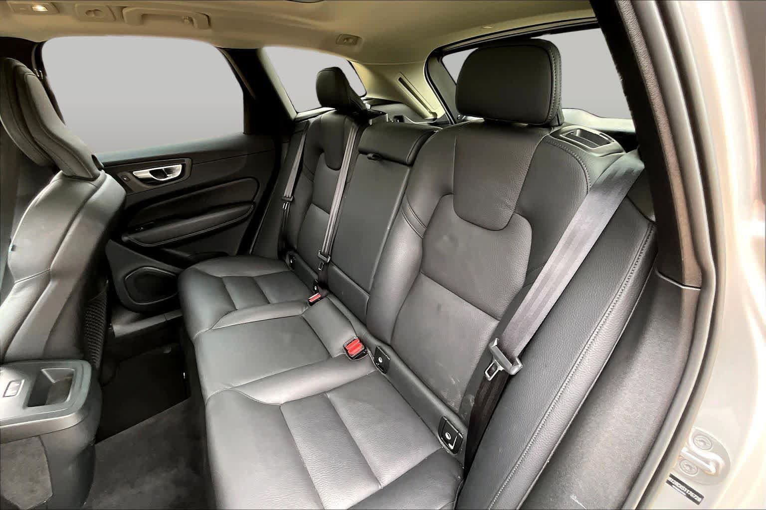 Used 2025 Volvo XC60 B5 Plus AWD/4WD image 20