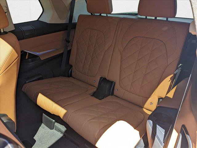 Used 2026 BMW X7 xDrive40i w/ Premium Package image 18