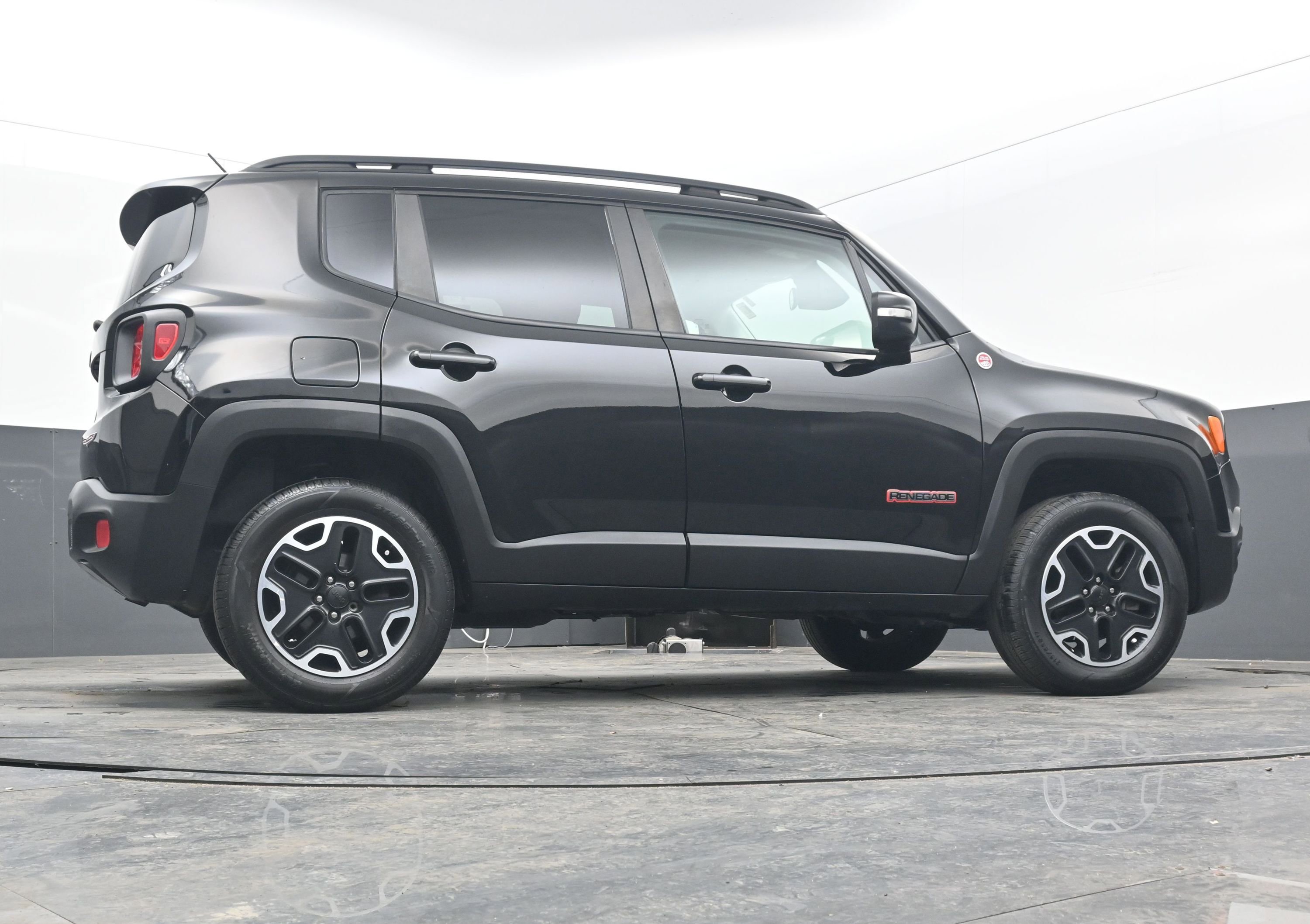 Used 2017 Jeep Renegade Trailhawk image 21