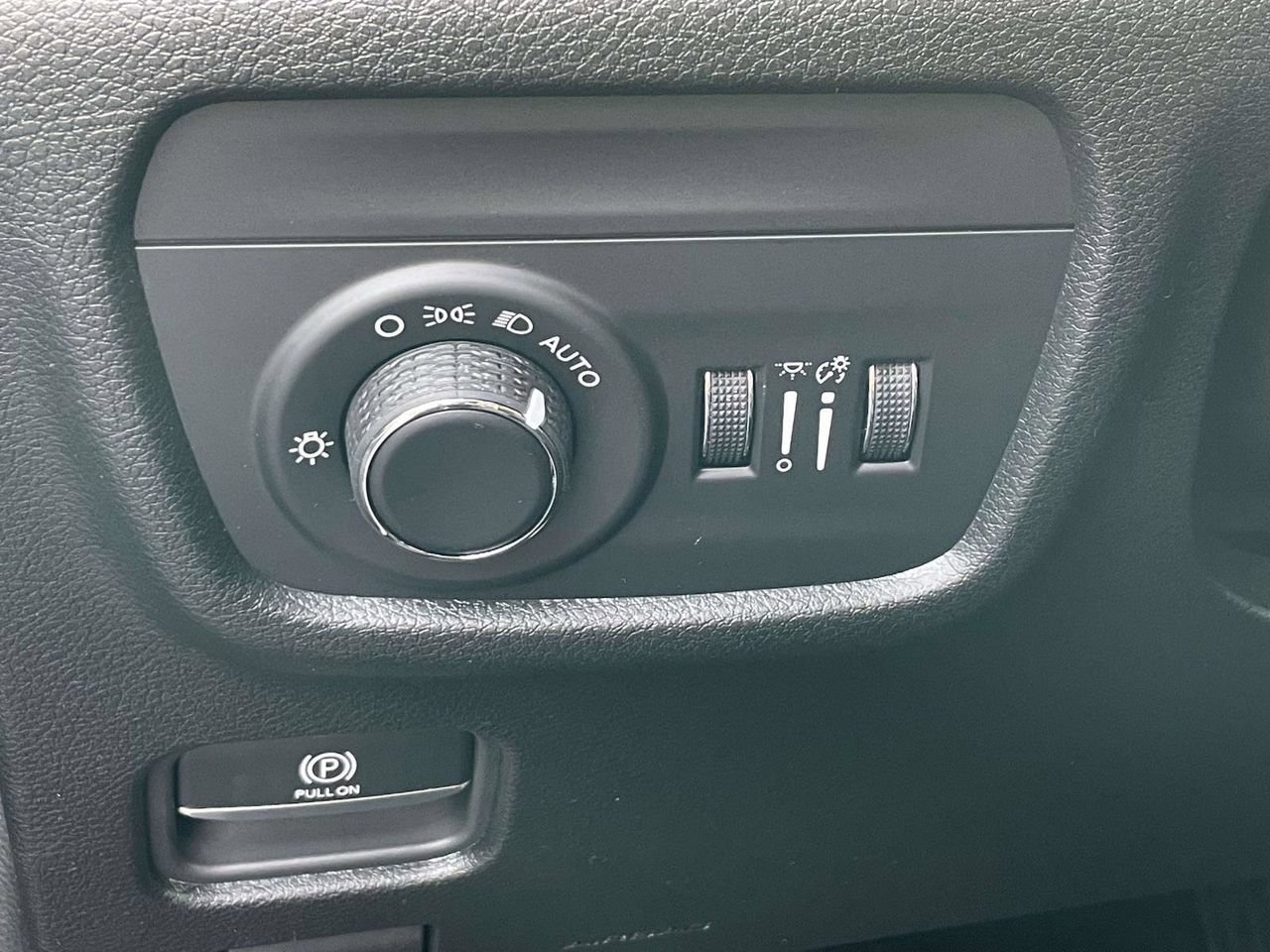 New 2025 Jeep Grand Cherokee L Altitude AWD/4WD image 12