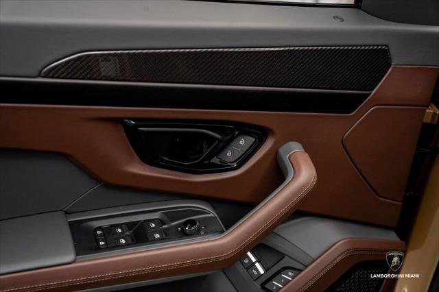 Used 2025 Lamborghini Urus SE image 23