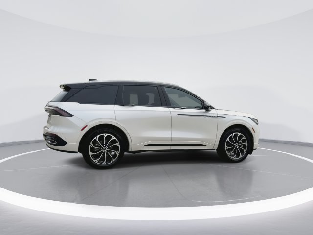 New 2026 Lincoln Nautilus Reserve AWD/4WD image 8