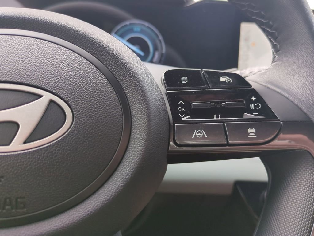 New 2026 Hyundai Elantra Limited image 32