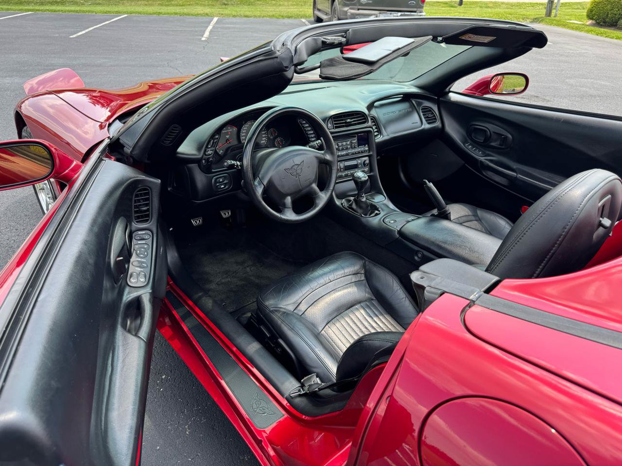 Used 2004 Chevrolet Corvette Convertible w/ Preferred Equipment Group RWD image 21