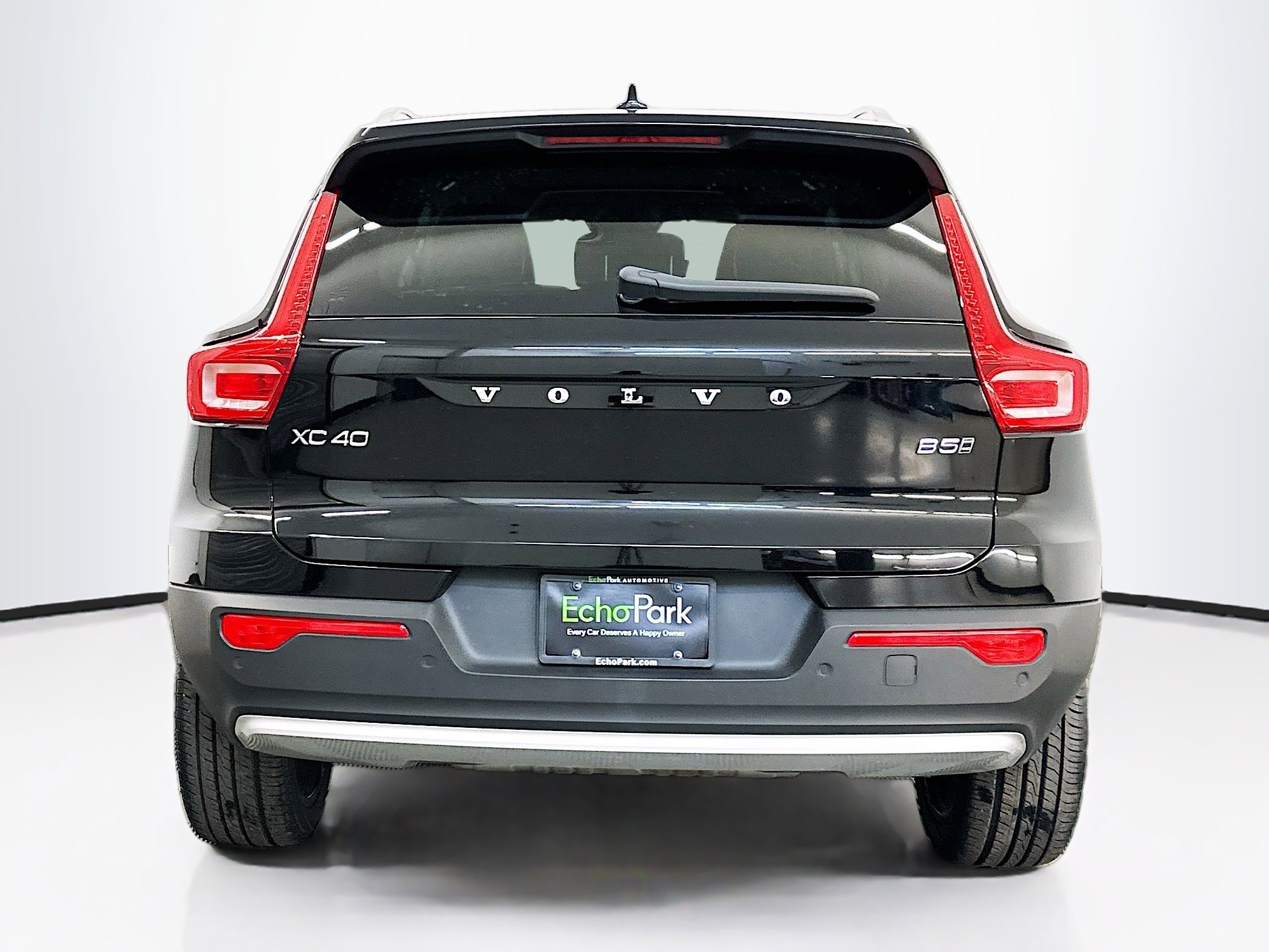 Used 2023 Volvo XC40 B5 Ultimate image 7