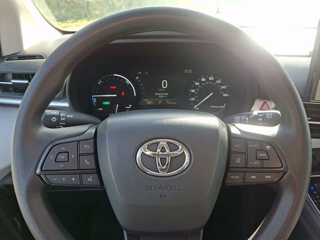 Used 2025 Toyota Sienna LE image 21