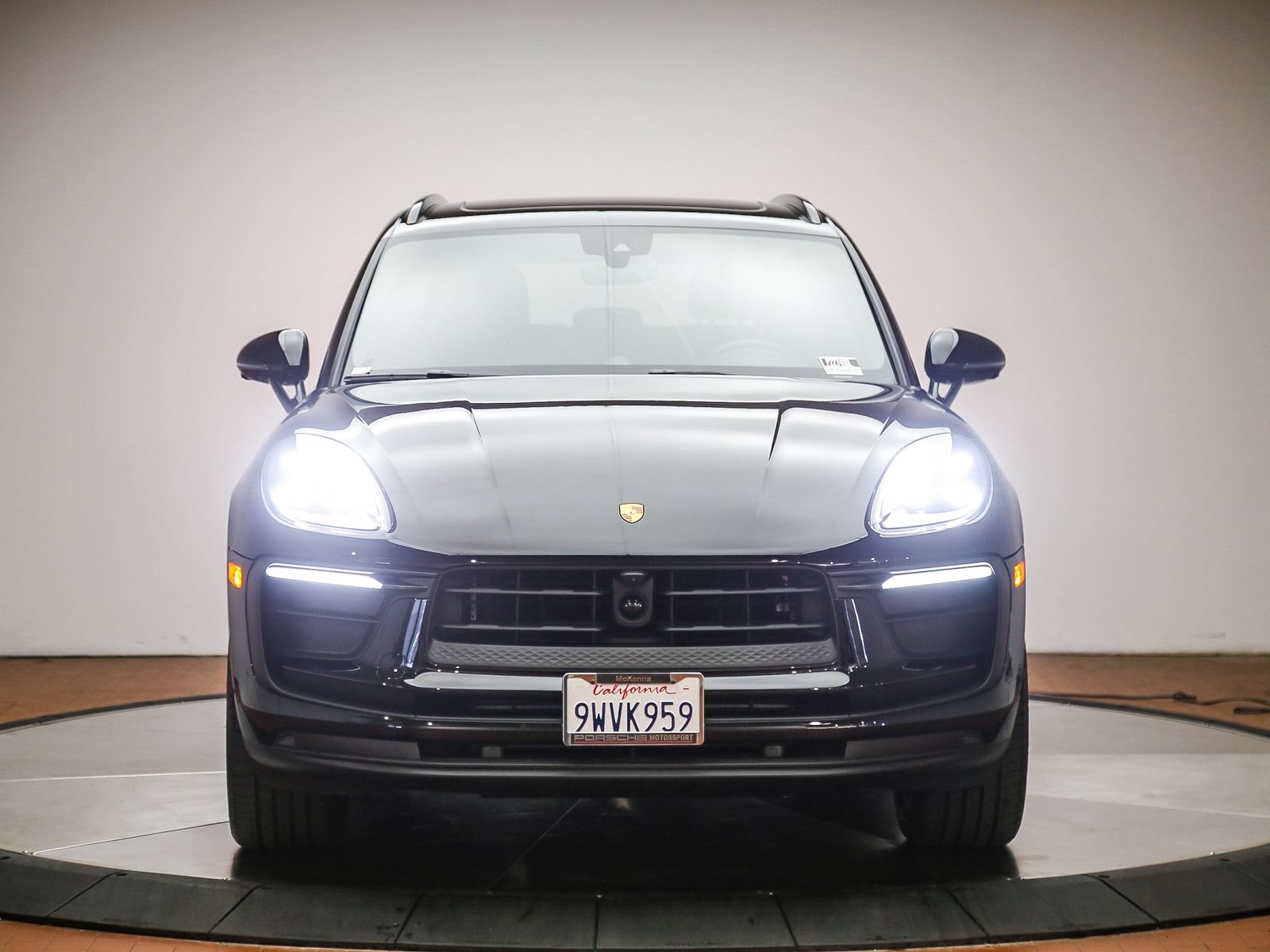 Certified 2026 Porsche Macan AWD/4WD image 10