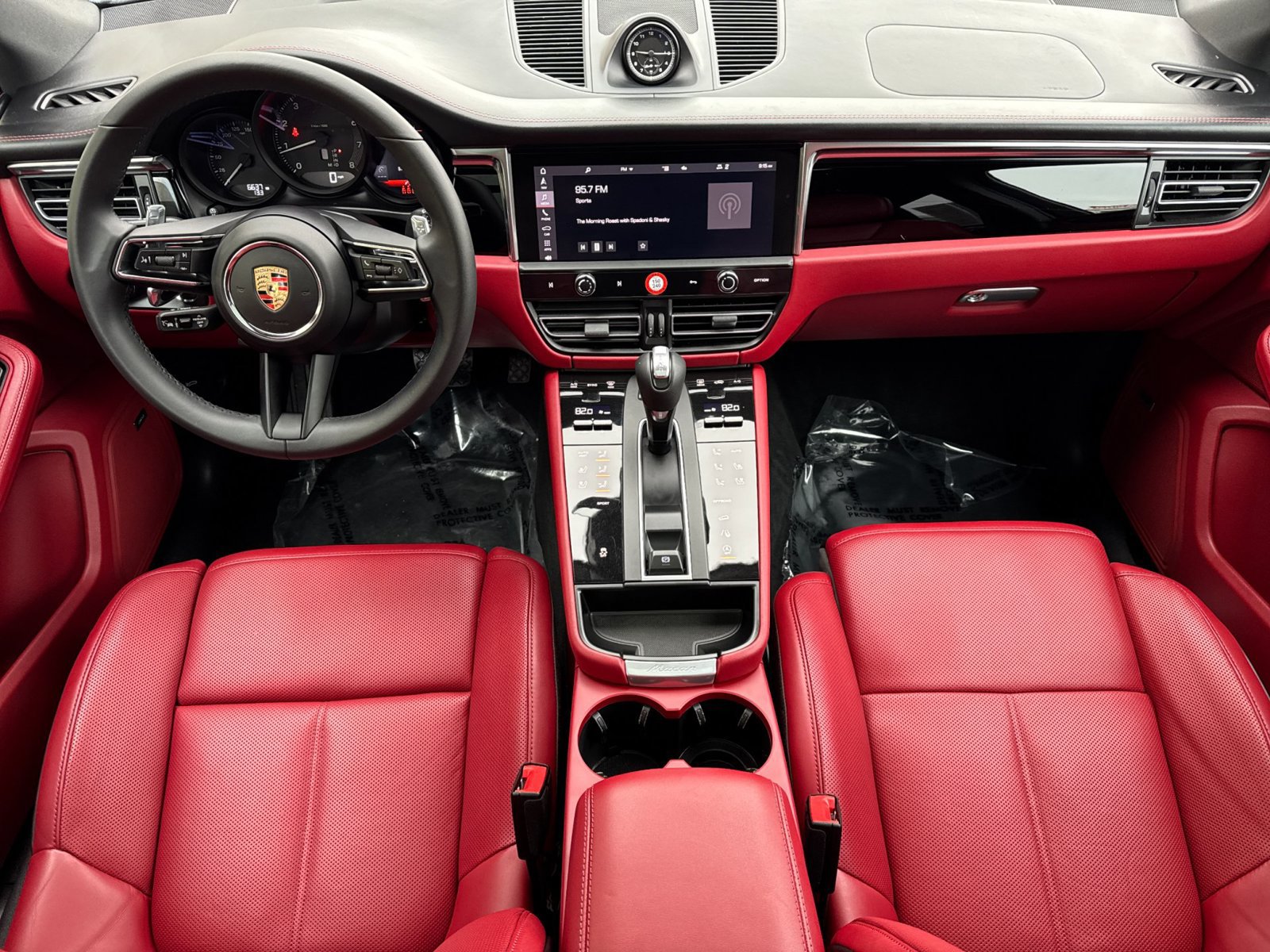 Certified 2025 Porsche Macan AWD/4WD image 6