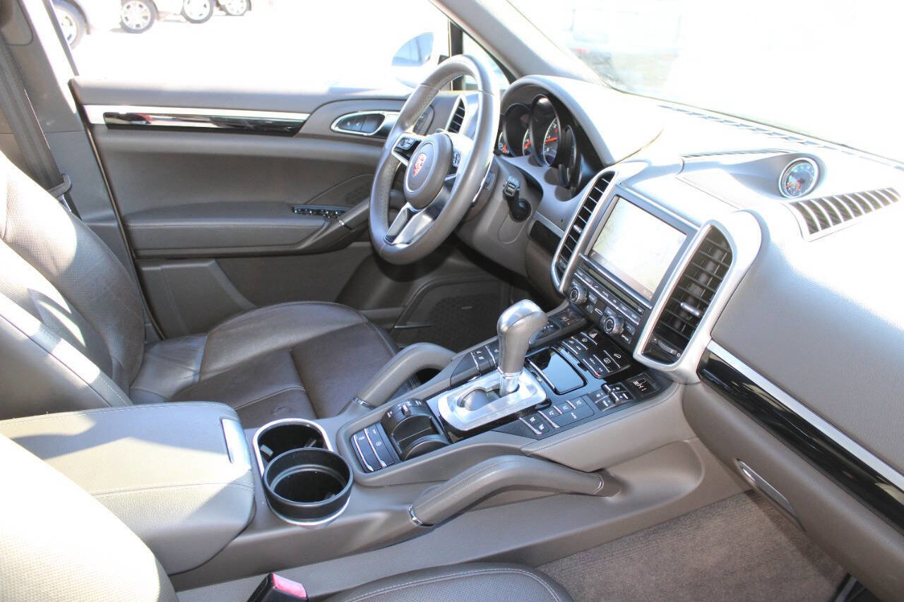 Used 2016 Porsche Cayenne Base AWD 4dr SUV image 12