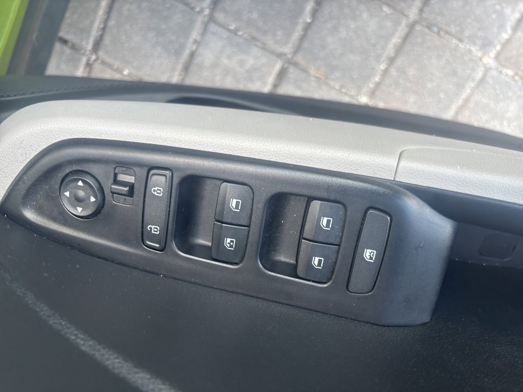 Used 2023 Hyundai Venue SEL image 12