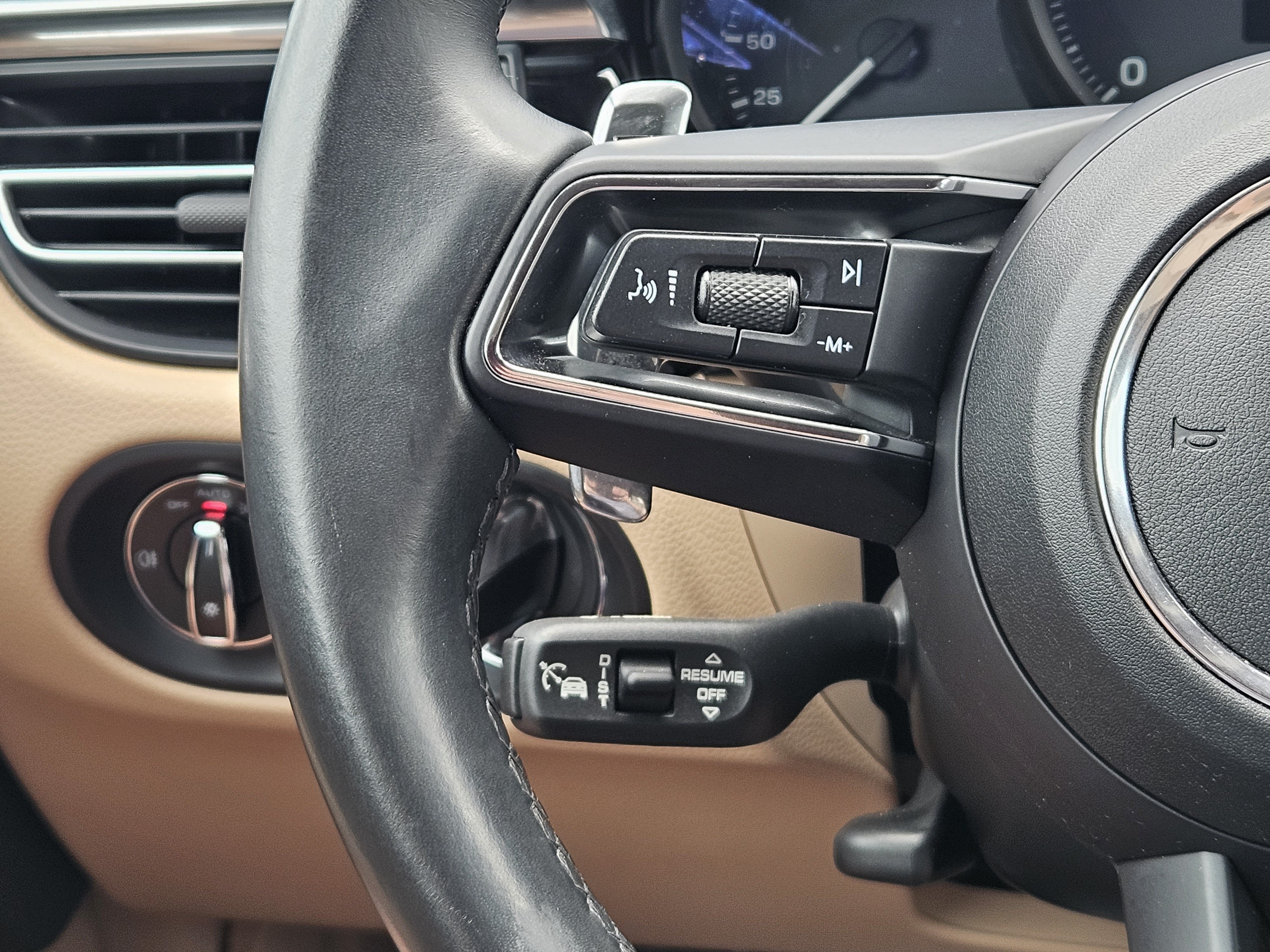 Certified 2023 Porsche Macan Turbo AWD/4WD image 26