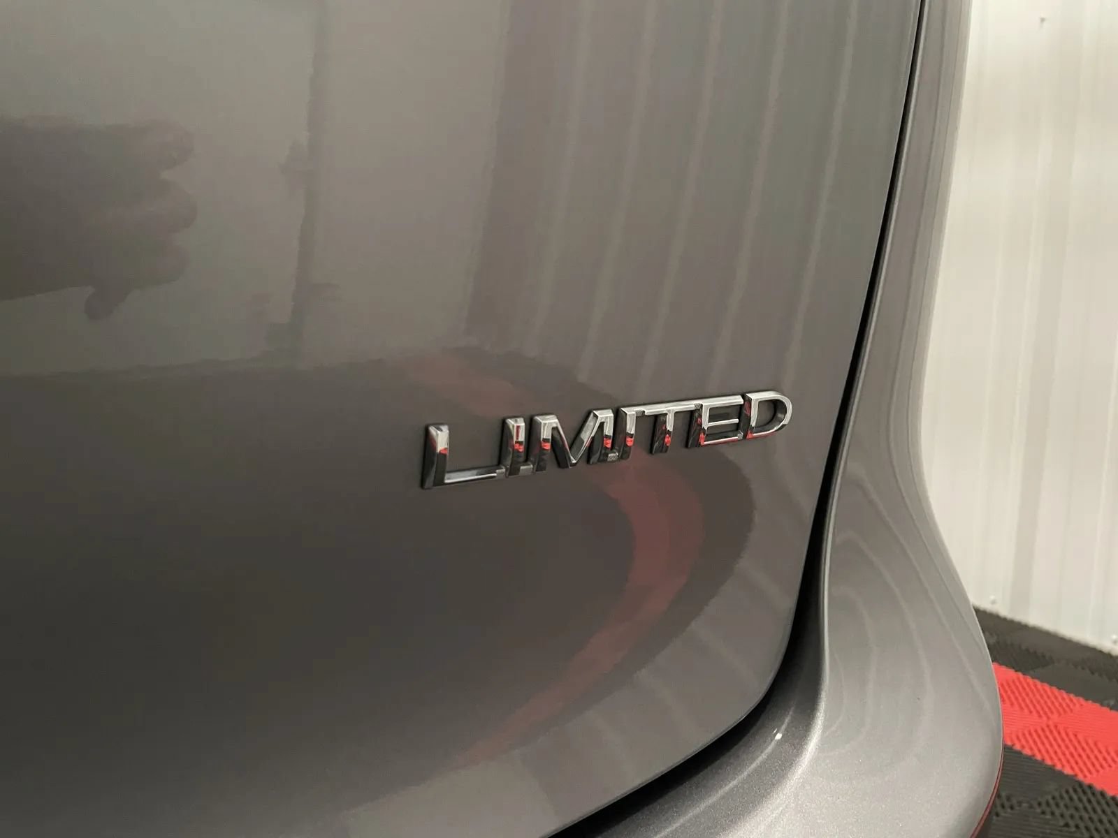 Used 2020 Chrysler Pacifica Limited FWD image 16