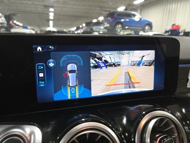 Used 2025 Mercedes-Benz GLB 250 4MATIC image 10