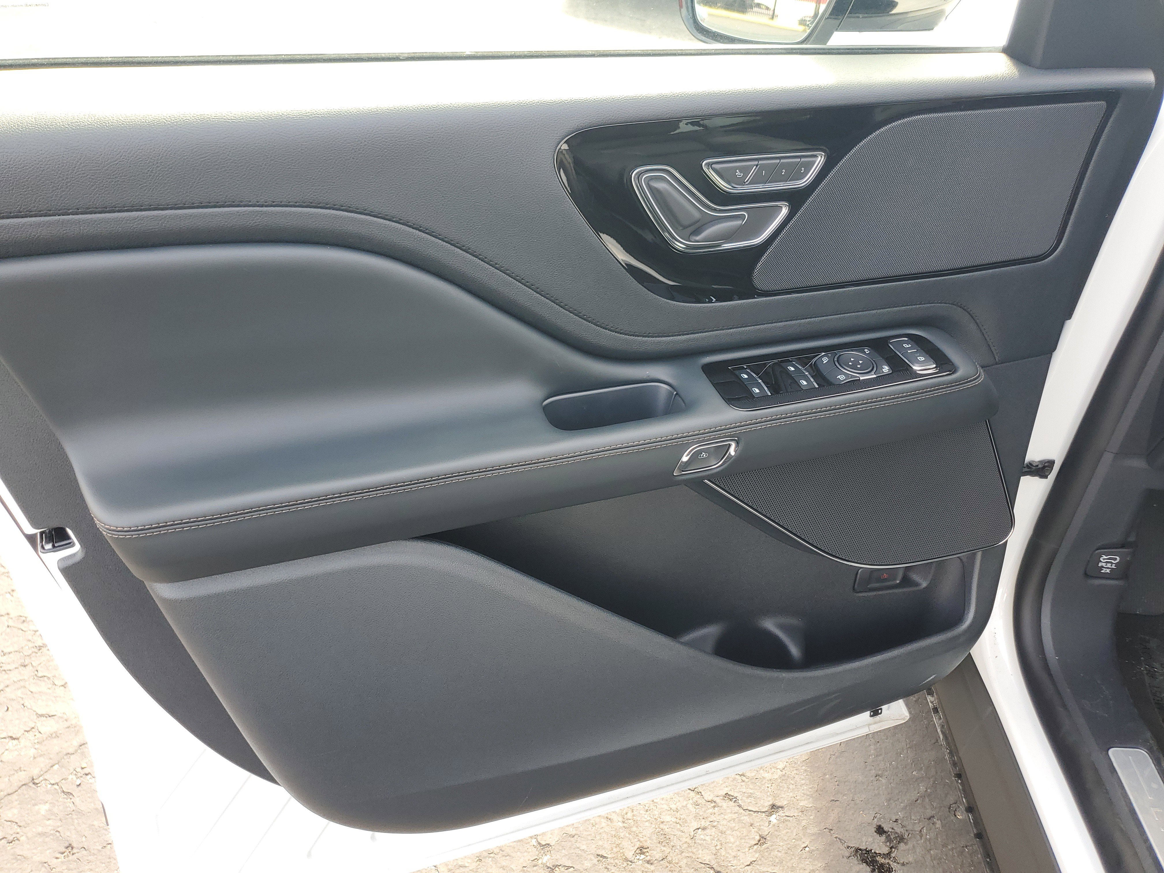 New 2026 Lincoln Aviator AWD image 8