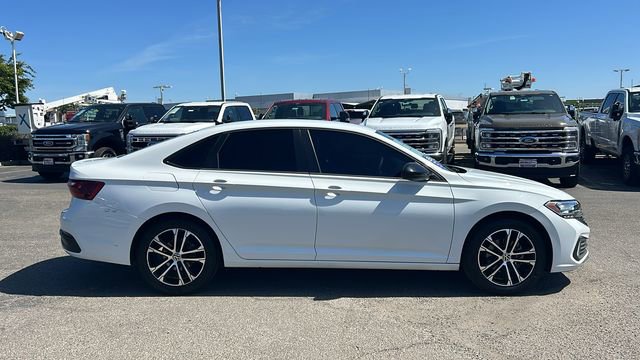 Used 2022 Volkswagen Jetta Sport image 2