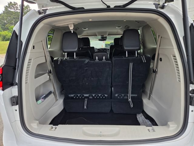 Used 2024 Chrysler Pacifica Touring-L FWD image 28