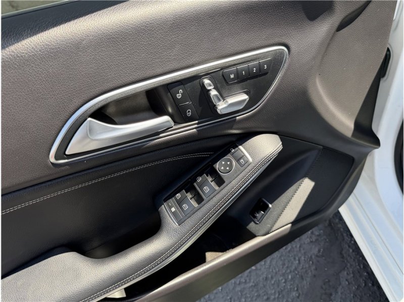 Used 2018 Mercedes-Benz CLA 250 image 16