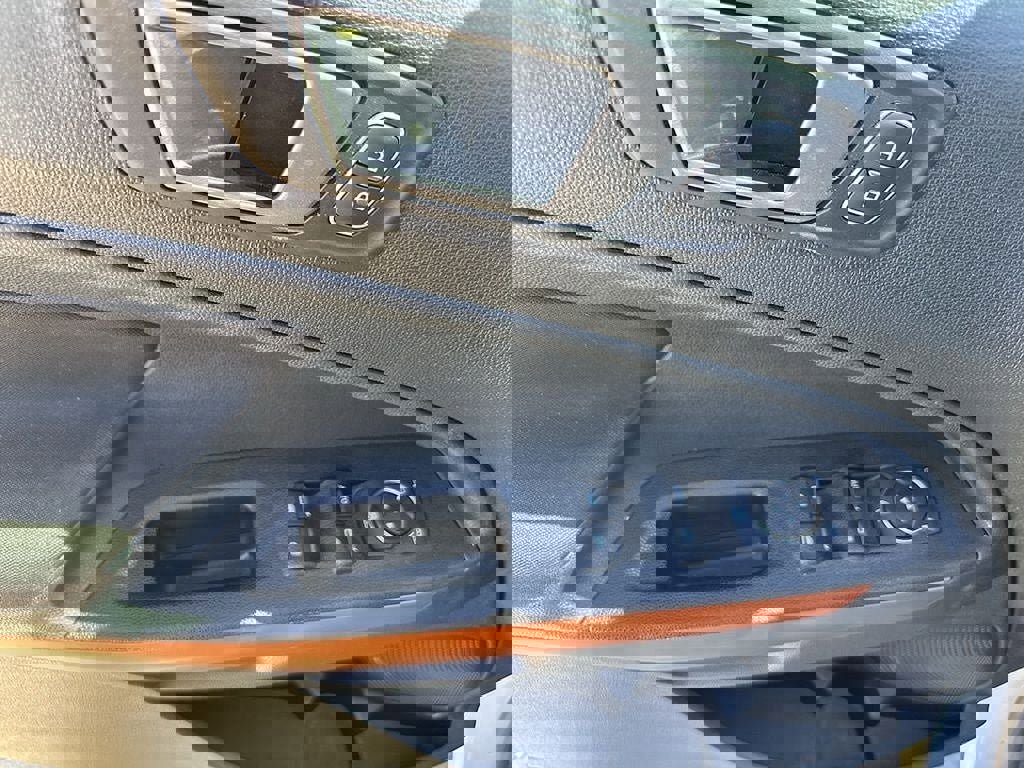 Used 2021 Ford EcoSport SE w/ SE Convenience Package image 9