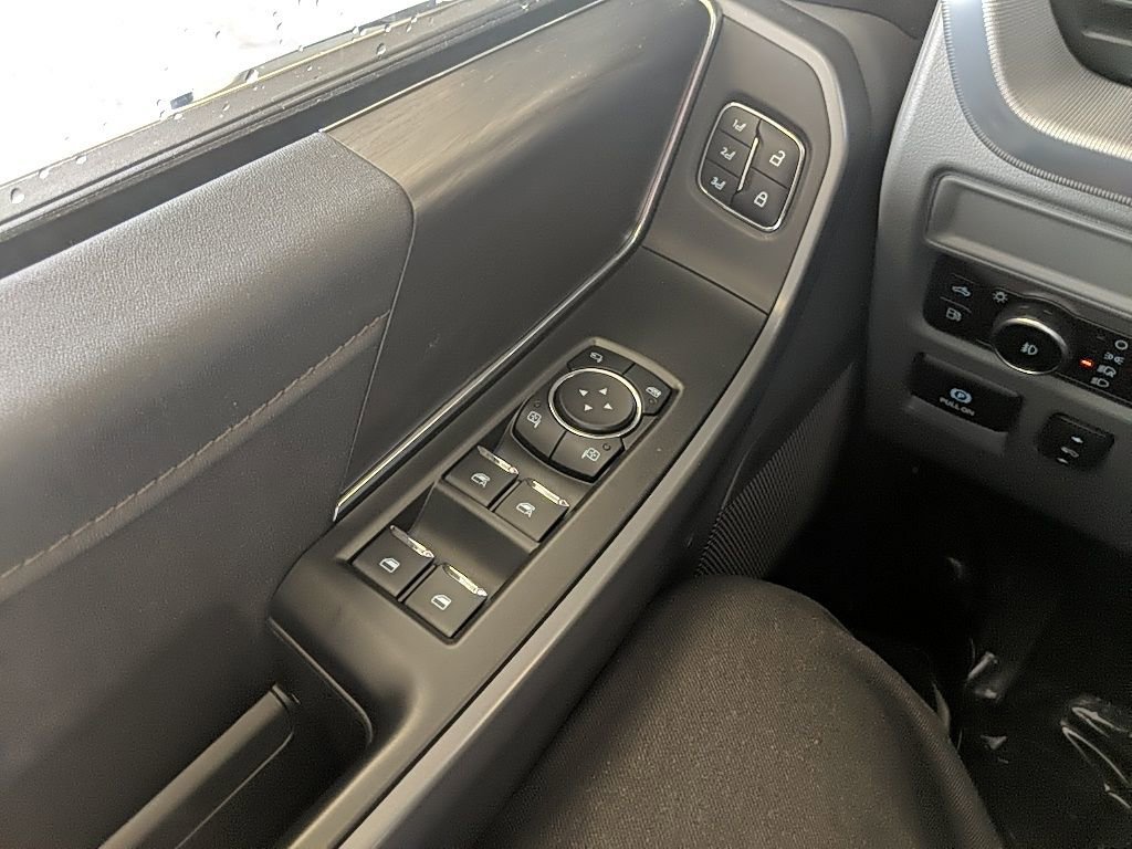 Used 2025 Ford F150 Lariat w/ Equipment Group 501A Mid image 30