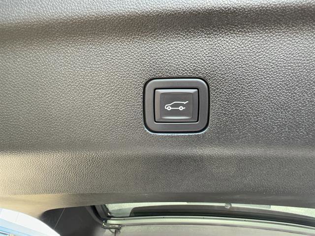 Used 2024 Chevrolet Tahoe High Country image 11