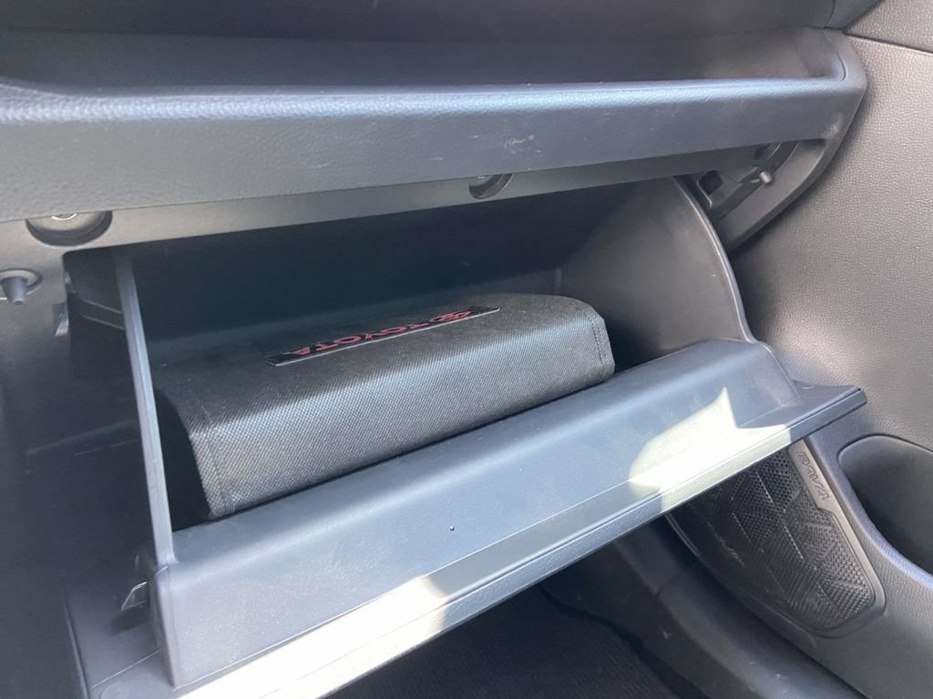Used 2025 Toyota RAV4 LE FWD image 30