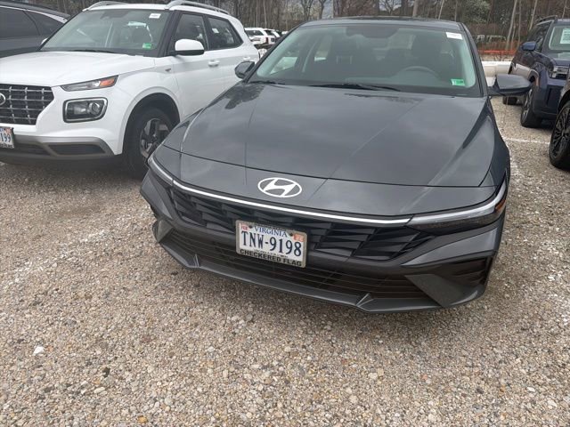 Used 2025 Hyundai Elantra Blue image 4