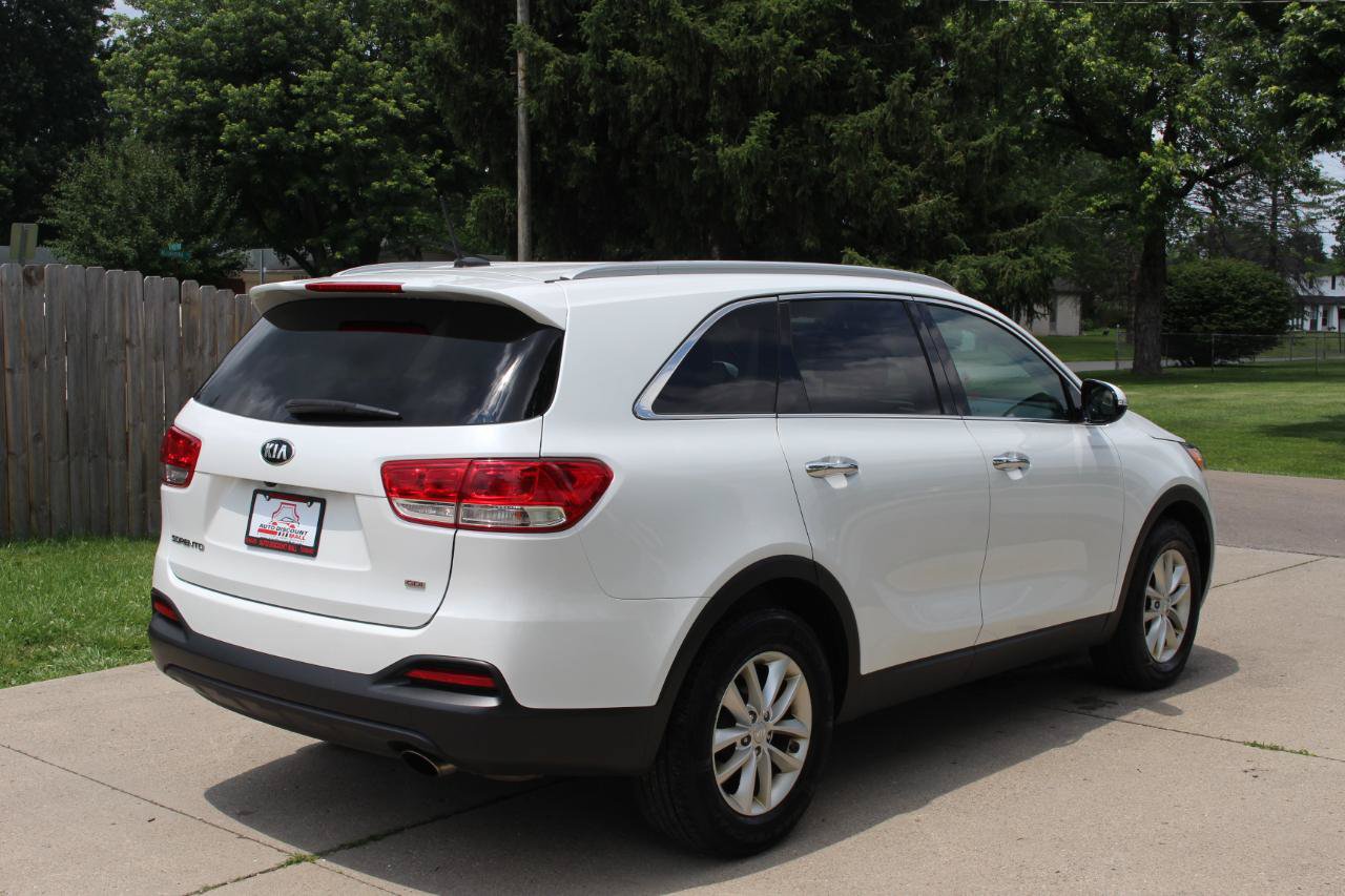 Used 2017 Kia Sorento FWD image 9