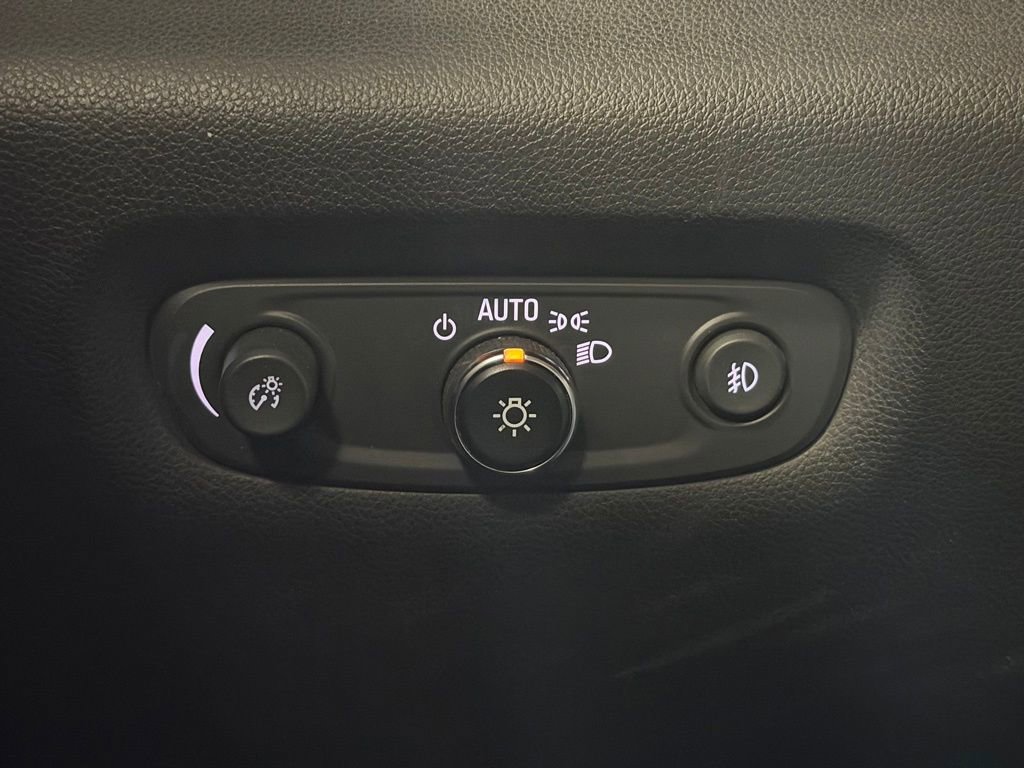 Used 2018 Chevrolet Traverse LT FWD image 13