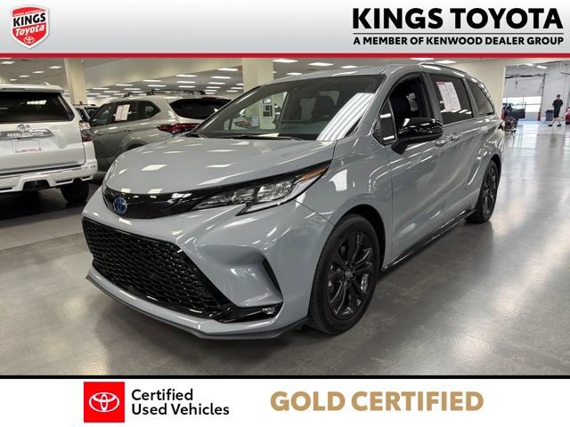 Used 2025 Toyota Sienna XSE AWD/4WD image 4