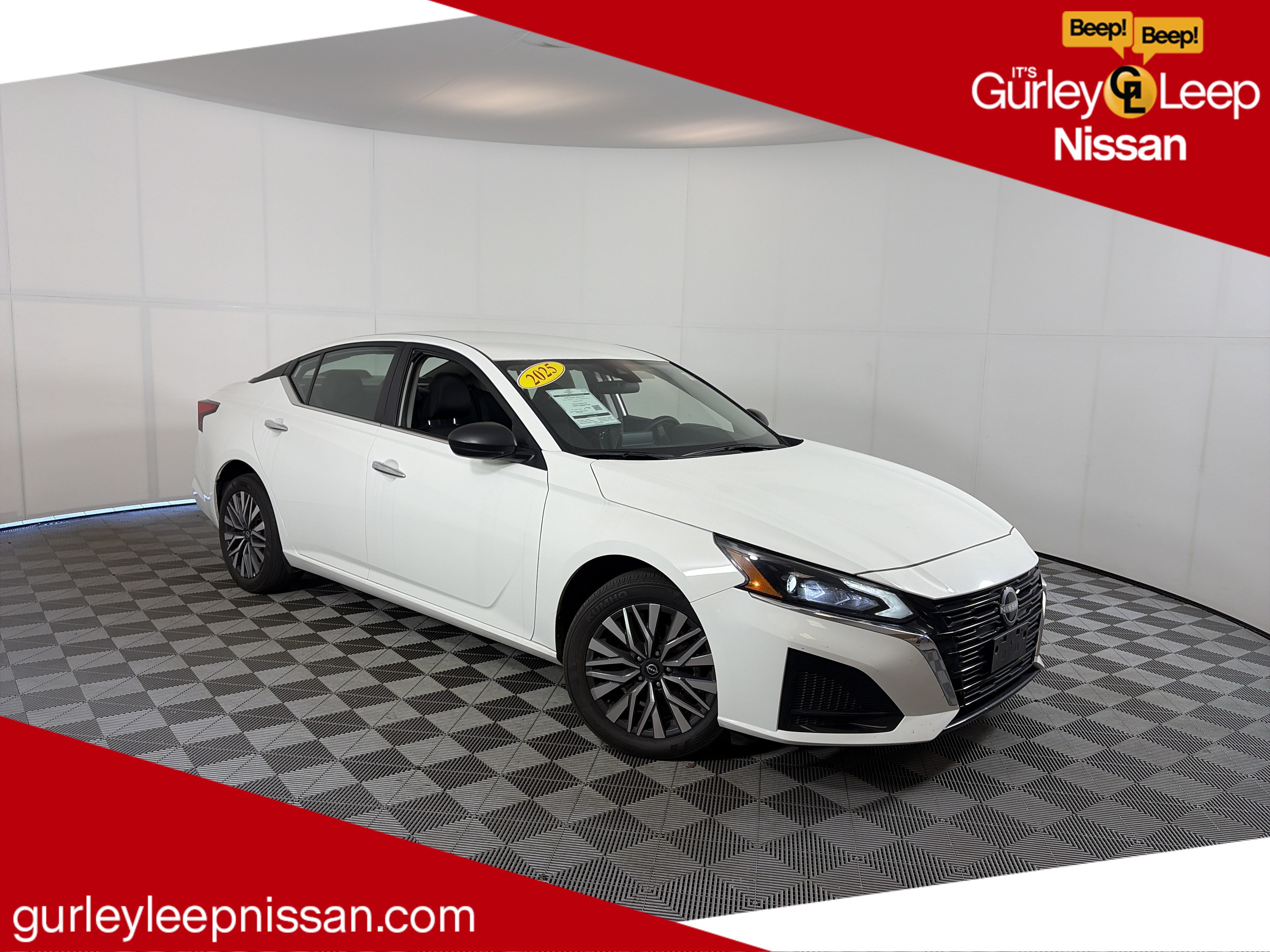 Used 2025 Nissan Altima 2.5 SV AWD/4WD image 1