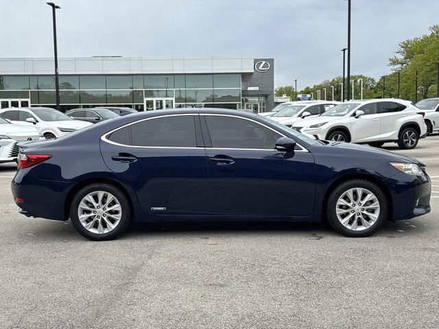 Used 2015 Lexus ES 300h w/ Navigation System Package FWD image 4