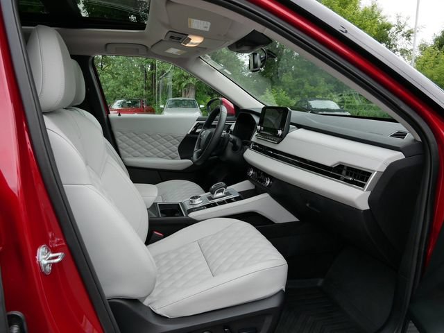Used 2025 Mitsubishi Outlander SEL AWD/4WD image 8