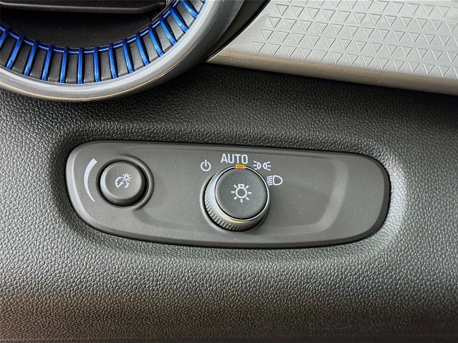 Used 2024 Chevrolet Trax LT w/ Driver Confidence Package FWD image 14