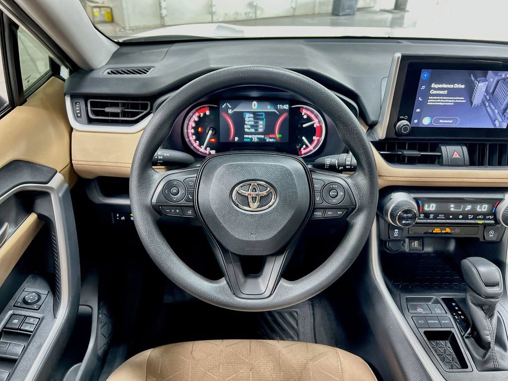 Used 2025 Toyota RAV4 XLE image 18