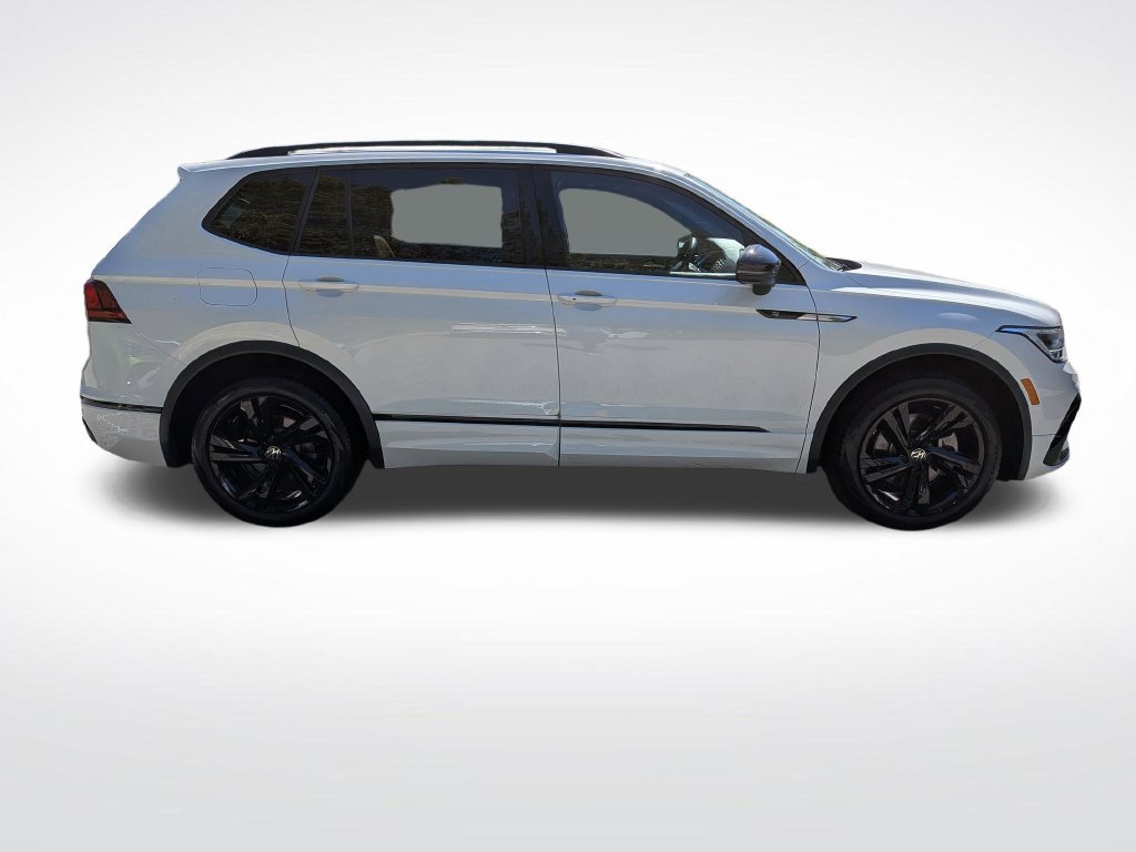 Used 2023 Volkswagen Tiguan SE R-Line AWD/4WD image 2