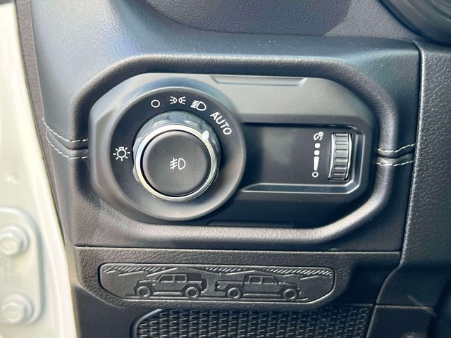 Used 2024 Jeep Wrangler Unlimited Sahara w/ Safety Group AWD/4WD image 18