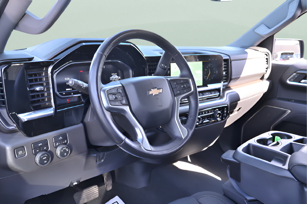 Used 2022 Chevrolet Silverado 1500 LT w/ Convenience Package II AWD/4WD image 11