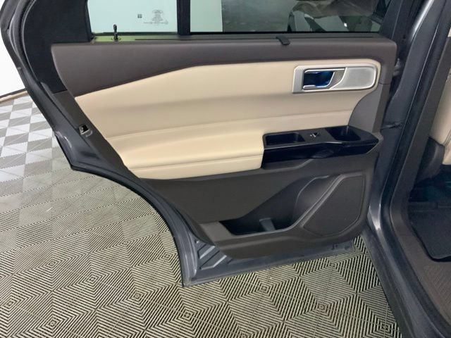 Used 2021 Ford Explorer Platinum w/ Equipment Group 601A AWD/4WD image 31