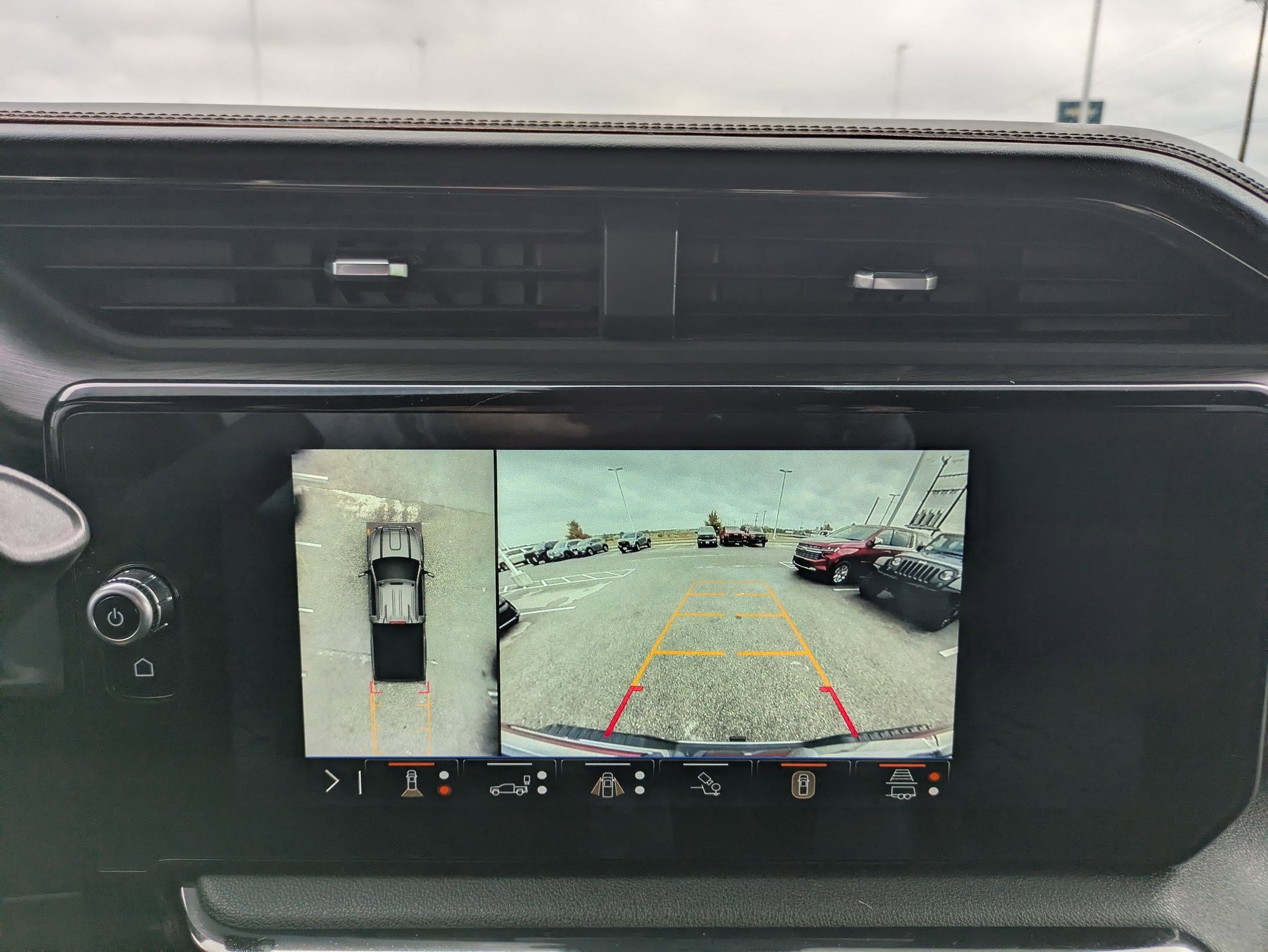 Used 2025 GMC Sierra 2500 AT4 w/ AT4 Premium Plus Package image 19