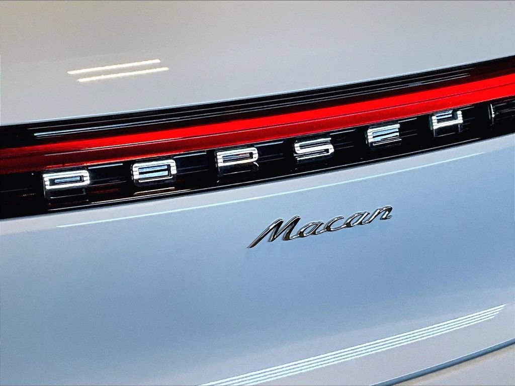 Used 2025 Porsche Macan AWD/4WD image 13
