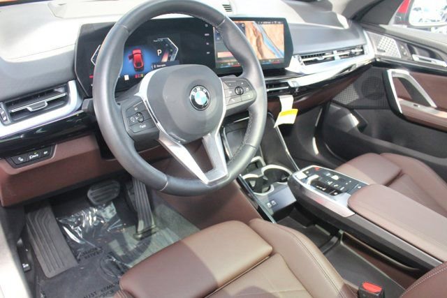 Used 2025 BMW X2 xDrive28i w/ Premium Package image 15