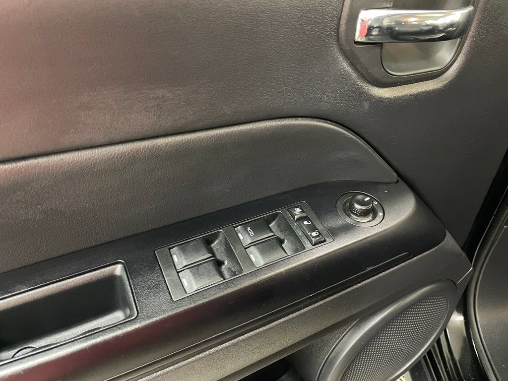 Used 2017 Jeep Patriot High Altitude AWD/4WD image 18