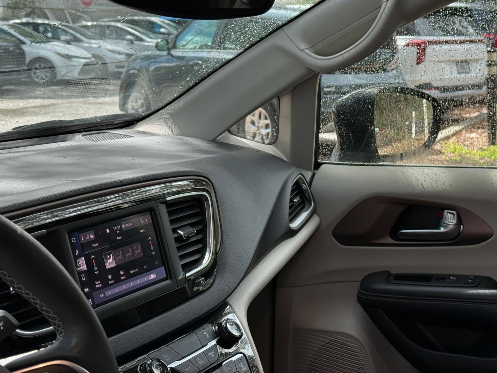 Used 2024 Chrysler Voyager LX FWD image 34