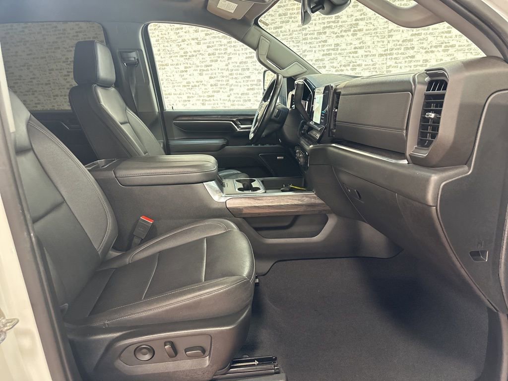 Used 2024 Chevrolet Silverado 2500 LTZ w/ LTZ Convenience Package image 11